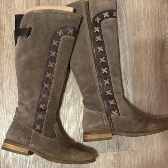 Born Albi Neutral Distresse Brown Suede Leather Knee High Boots EUC - Picture 1 of 9